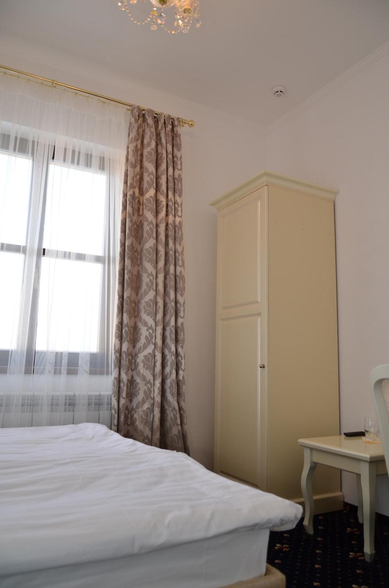Chateau Royal Hotel Berezovka  エクステリア 写真