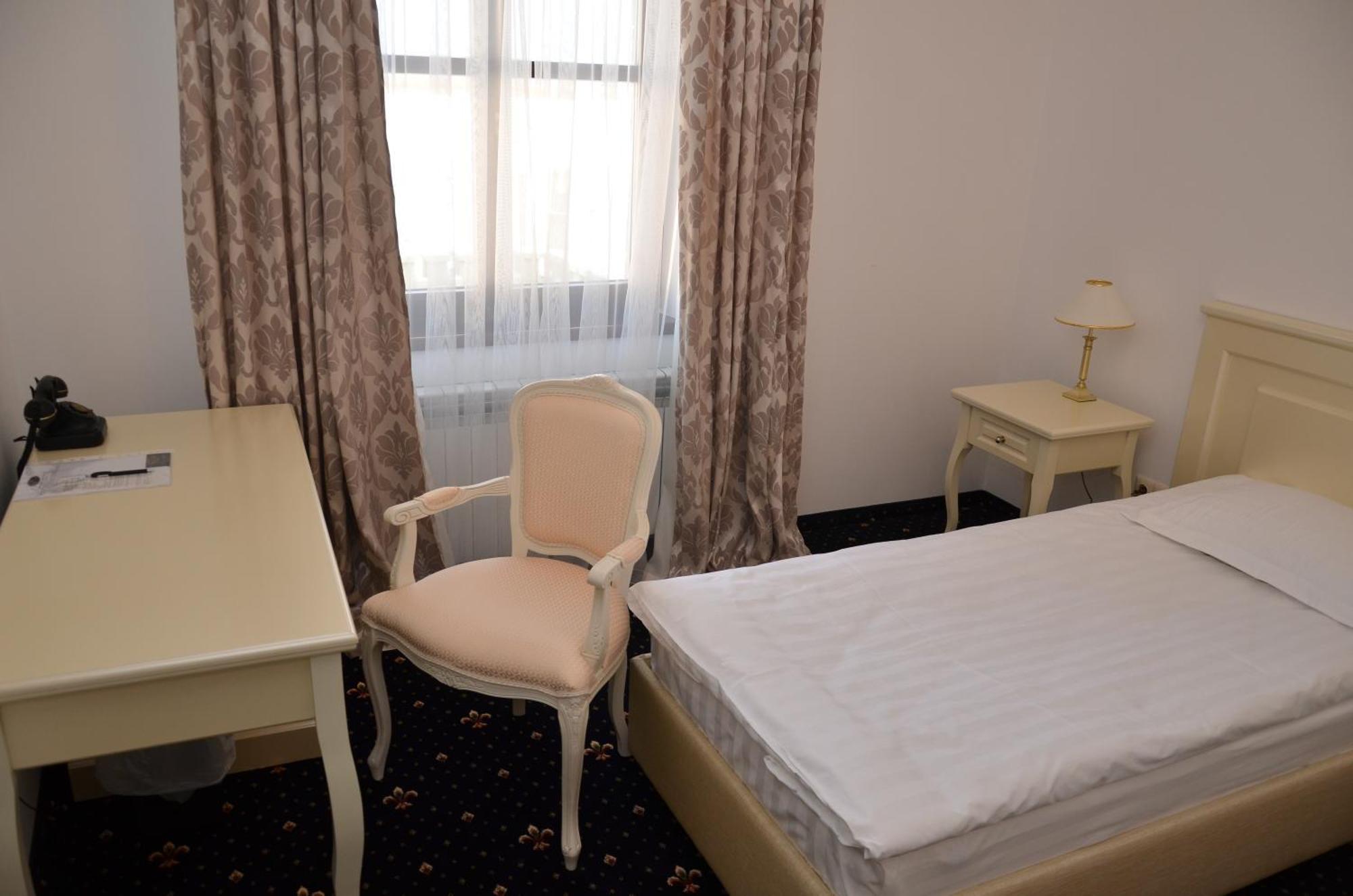 Chateau Royal Hotel Berezovka  エクステリア 写真