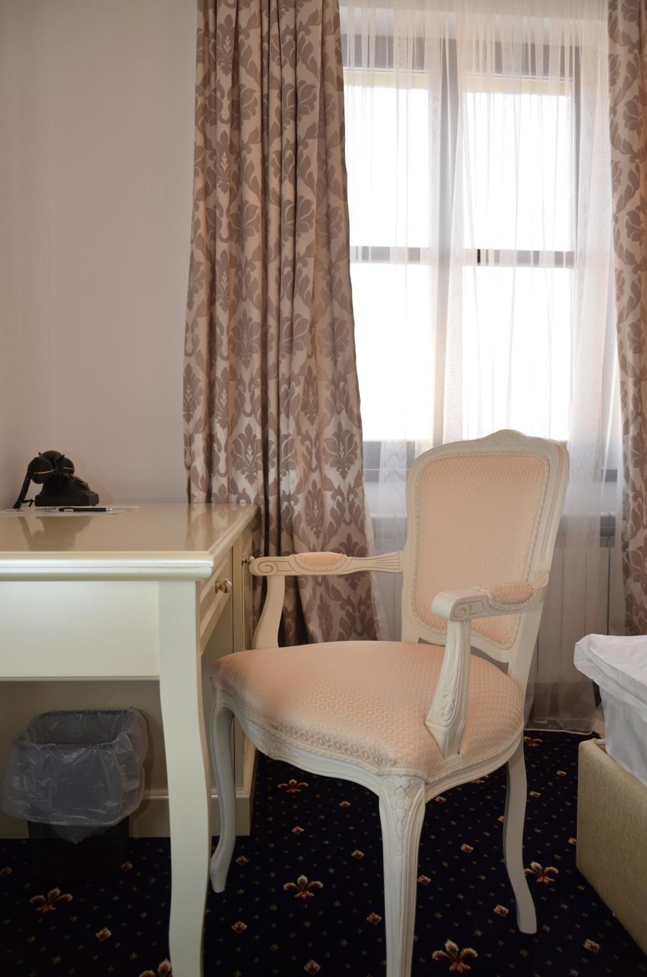 Chateau Royal Hotel Berezovka  エクステリア 写真