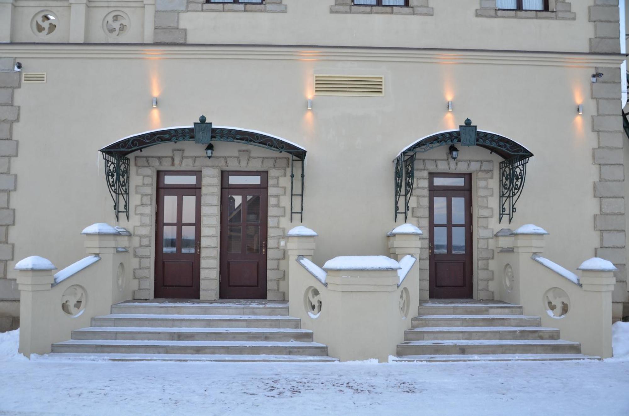 Chateau Royal Hotel Berezovka  エクステリア 写真
