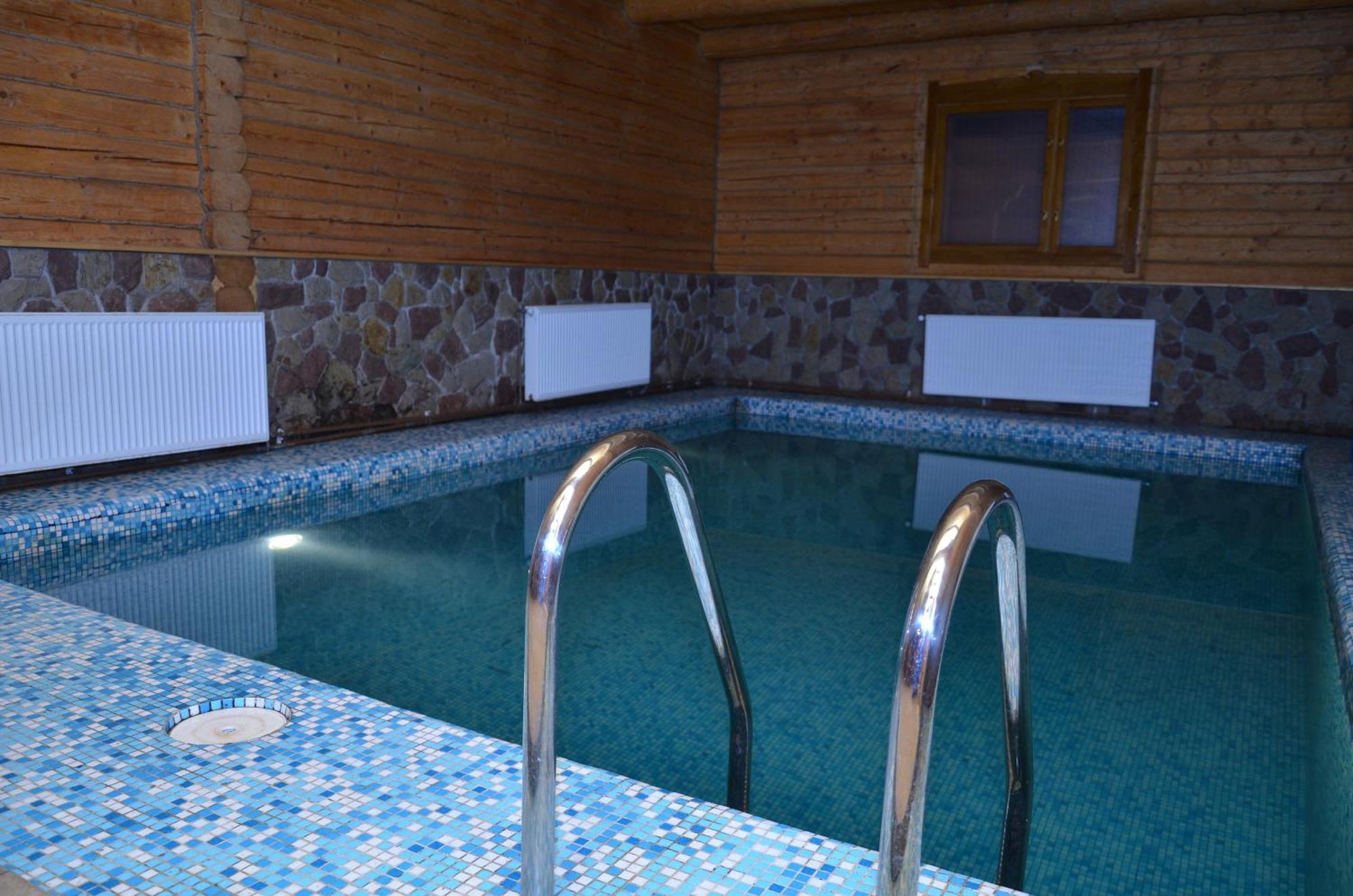 Chateau Royal Hotel Berezovka  エクステリア 写真