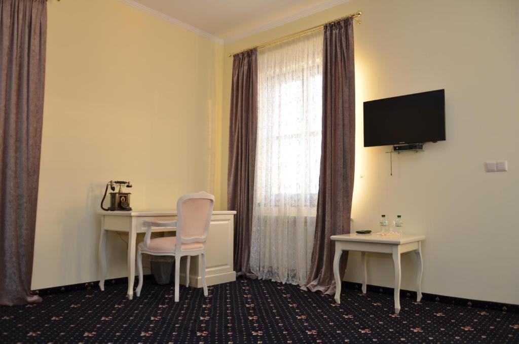 Chateau Royal Hotel Berezovka  エクステリア 写真