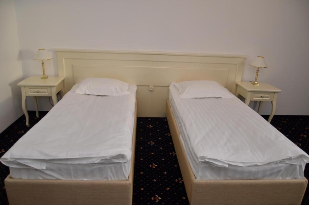 Chateau Royal Hotel Berezovka  エクステリア 写真